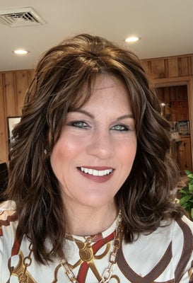 Portrait of Lauren Barcellona, Vice President            and                 Sales Associate